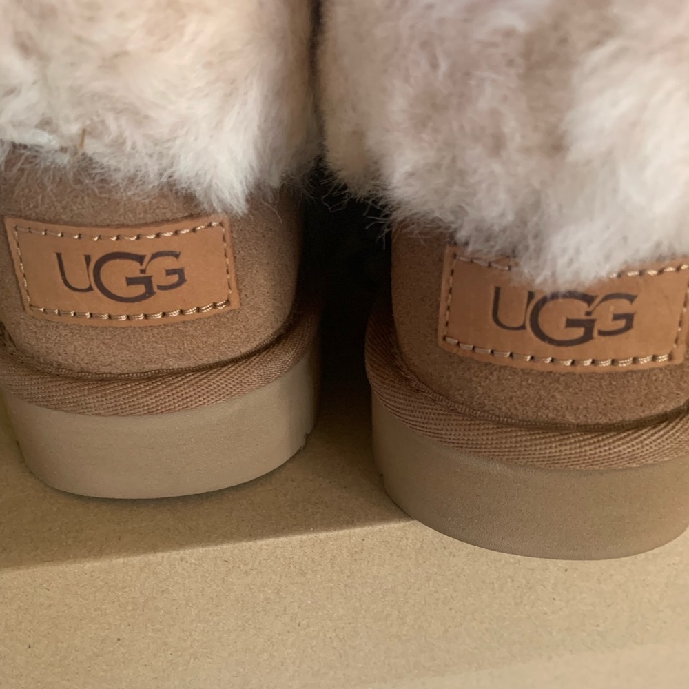 COPY - UGG Classic Mini Fluff size 8